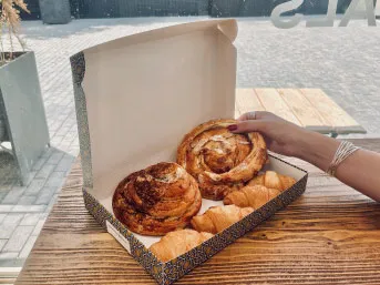  چاپ جعبه نان و بسته بندی شیرینی 